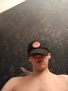 Snapshot of ElyasMatt chatting on 01/21/25, 09:46 ElyasMatt online show from 01/21/25, 09:46