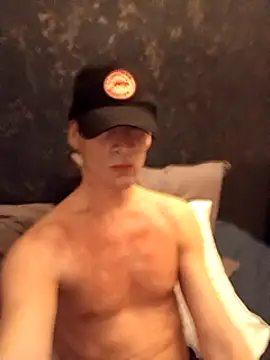 Snapshot of ElyasMatt chatting on 02/05/25, 06:59 ElyasMatt online show from 02/05/25, 06:59