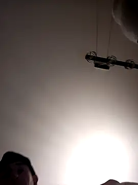 Snapshot of ElyasMatt chatting on 02/23/25, 07:28 ElyasMatt online show from 02/23/25, 07:28