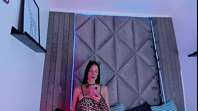 Snapshot of ChanelAdamss_ chatting on 10/31/25, 03:02 ChanelAdamss online show from 10/31/25, 03:02