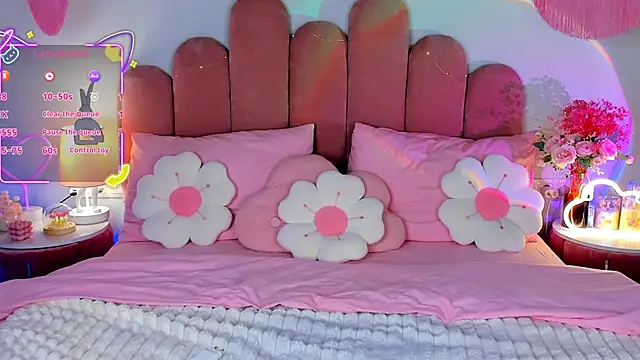 GiaCale online show from 11/18/25, 02:54