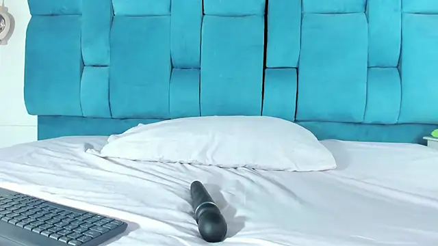 mia  fernandez online show from 05/30/26, 07:11