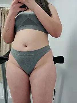 Snapshot of leeya_lee chatting on 01/31/25, 01:54 leeya lee online show from 01/31/25, 01:54