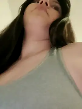 Snapshot of leeya_lee chatting on 02/18/25, 12:48 leeya lee online show from 02/18/25, 12:48