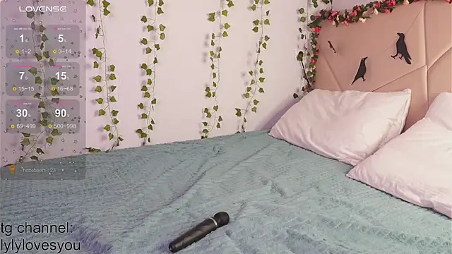 lylylovesyou online show from 10/24/25, 05:59