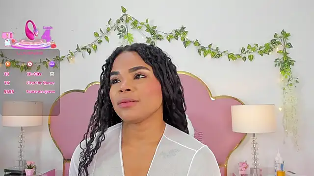 NahiaraReina online show from 09/12/25, 01:33