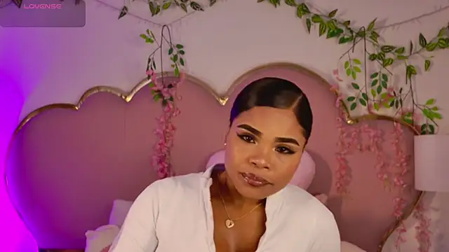Snapshot of NahiaraReina chatting on 04/18/26, 02:43 NahiaraReina online show from 04/18/26, 02:43