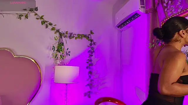 Snapshot of NahiaraReina chatting on 05/23/26, 01:48 NahiaraReina online show from 05/23/26, 01:48