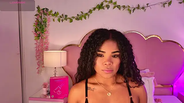Snapshot of NahiaraReina chatting on 05/26/26, 01:29 NahiaraReina online show from 05/26/26, 01:29