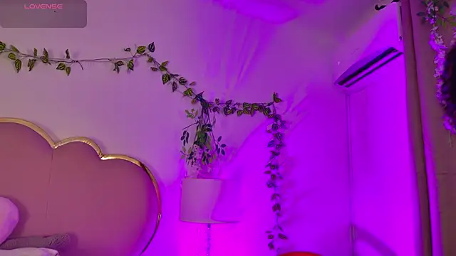 Snapshot of NahiaraReina chatting on 05/28/26, 01:52 NahiaraReina online show from 05/28/26, 01:52