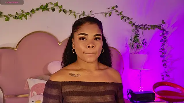 Snapshot of NahiaraReina chatting on 05/29/26, 01:42 NahiaraReina online show from 05/29/26, 01:42