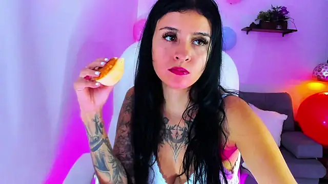 yenny garcia online show from 10/22/25, 06:40