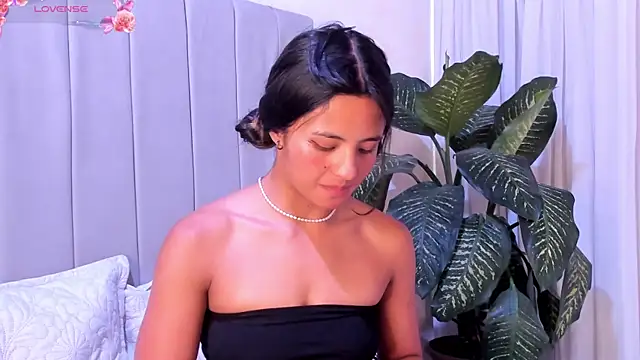 Snapshot of Mindy_sweety chatting on 03/03/25, 04:24 Mindy sweety online show from 03/03/25, 04:24