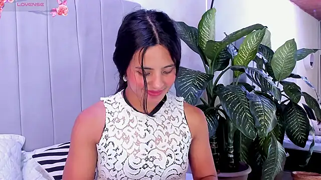 Snapshot of Mindy_sweety chatting on 03/10/25, 04:35 Mindy sweety online show from 03/10/25, 04:35