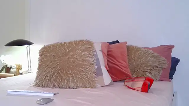 JuliaMartini online show from 11/28/25, 10:18