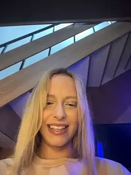 Snapshot of Bellahcha chatting on 04/21/26, 01:42 Bellahcha online show from 04/21/26, 01:42