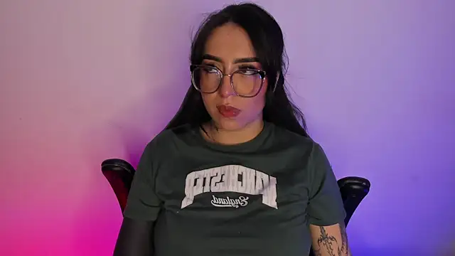 Snapshot of AnnikaMerliahh_ chatting on 10/12/25, 12:53 AnnikaMerliahh online show from 10/12/25, 12:53