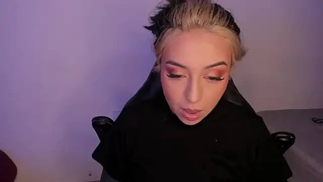 Snapshot of AnnikaMerliahh_ chatting on 11/08/25, 09:46 AnnikaMerliahh online show from 11/08/25, 09:46