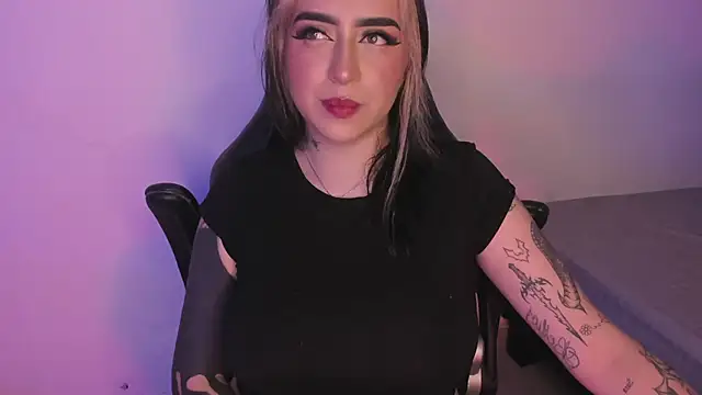 Snapshot of AnnikaMerliahh_ chatting on 11/13/25, 03:38 AnnikaMerliahh online show from 11/13/25, 03:38