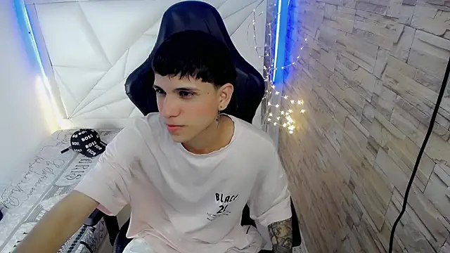 Snapshot of Brayan_lopezz chatting on 12/03/24, 02:27 Brayan lopezz online show from 12/03/24, 02:27