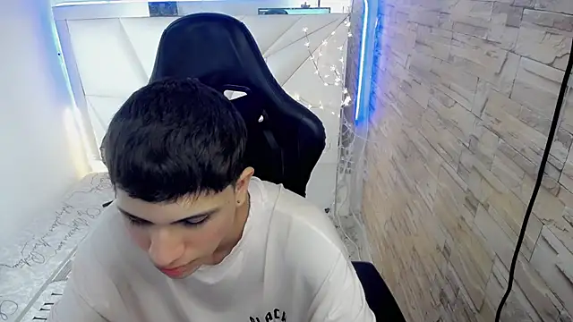 Snapshot of Brayan_lopezz chatting on 12/05/24, 02:44 Brayan lopezz online show from 12/05/24, 02:44