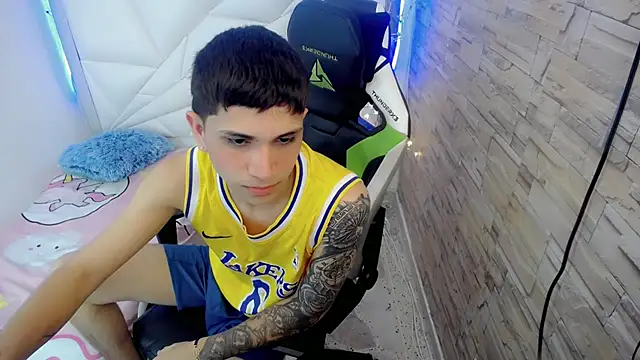 Snapshot of Brayan_lopezz chatting on 01/17/25, 01:24 Brayan lopezz online show from 01/17/25, 01:24