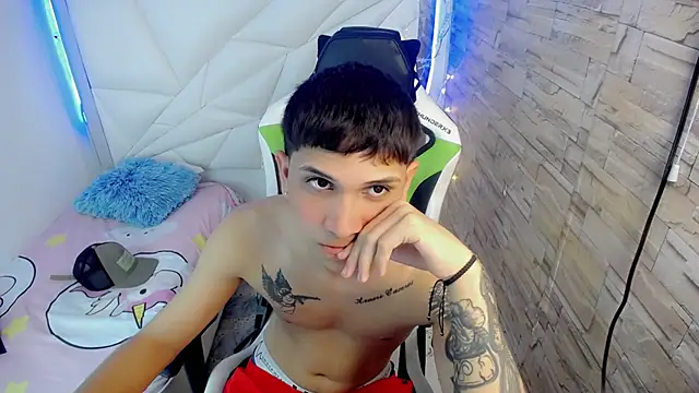 Snapshot of Brayan_lopezz chatting on 01/21/25, 03:54 Brayan lopezz online show from 01/21/25, 03:54