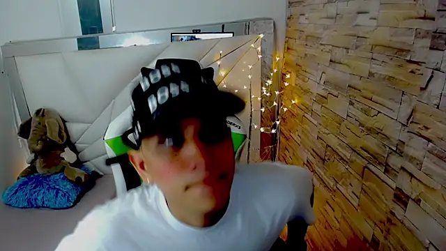 Snapshot of Brayan_lopezz chatting on 03/17/25, 12:46 Brayan lopezz online show from 03/17/25, 12:46