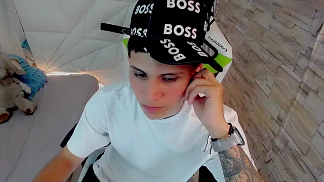 Snapshot of Brayan_lopezz chatting on 03/17/25, 06:53 Brayan lopezz online show from 03/17/25, 06:53