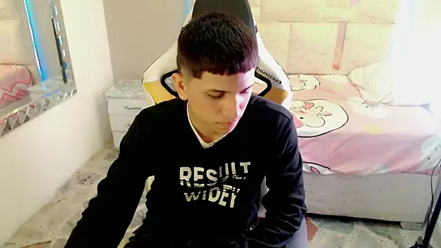 Snapshot of Brayan_lopezz chatting on 03/20/25, 01:48 Brayan lopezz online show from 03/20/25, 01:48