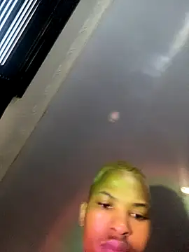 Snapshot of BlueIceCube chatting on 10/15/25, 05:07 BlueIceCube online show from 10/15/25, 05:07