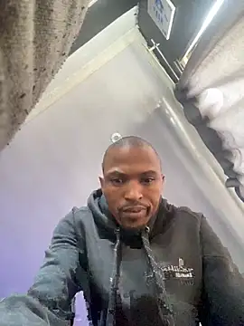 Snapshot of BlueIceCube chatting on 11/08/25, 12:27 BlueIceCube online show from 11/08/25, 12:27