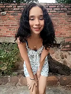 sweet outdoor charm online show from 02/22/26, 07:45