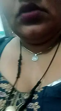 Snapshot of seemi_bhabhi chatting on 03/04/25, 11:51 seemi bhabhi online show from 03/04/25, 11:51