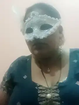 Snapshot of seemi_bhabhi chatting on 03/04/25, 03:04 seemi bhabhi online show from 03/04/25, 03:04