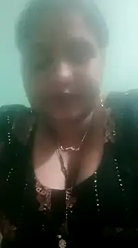 Snapshot of seemi_bhabhi chatting on 03/11/25, 07:37 seemi bhabhi online show from 03/11/25, 07:37