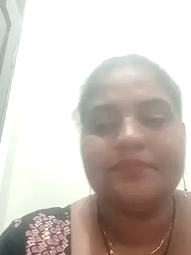 Snapshot of seemi_bhabhi chatting on 03/12/25, 04:24 seemi bhabhi online show from 03/12/25, 04:24