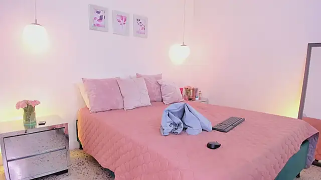 ibella7 online show from 04/15/26, 07:58