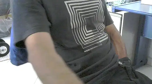 Snapshot of bbehemothh chatting on 12/23/24, 06:48 bbehemothh online show from 12/23/24, 06:48