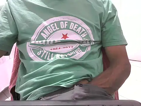 Snapshot of bbehemothh chatting on 02/18/25, 12:37 bbehemothh online show from 02/18/25, 12:37