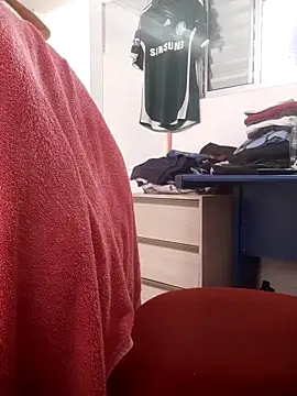 Snapshot of bbehemothh chatting on 12/21/25, 01:18 bbehemothh online show from 12/21/25, 01:18