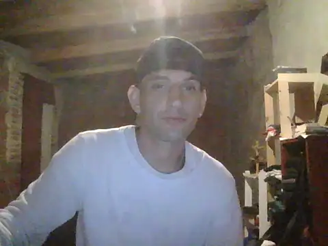 Snapshot of elsaiya chatting on 02/15/25, 03:42 elsaiya online show from 02/15/25, 03:42
