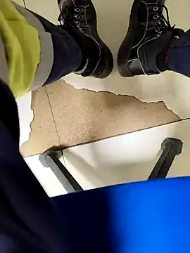 Snapshot of coppiapazza chatting on 02/05/25, 05:20 coppiapazza online show from 02/05/25, 05:20