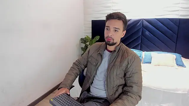 Edward max online show from 02/14/25, 03:43