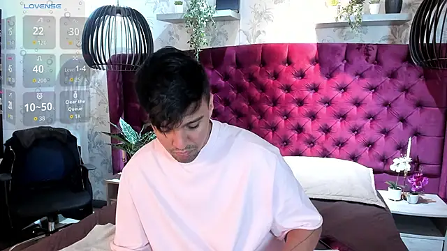 Edward max online show from 12/23/25, 03:48