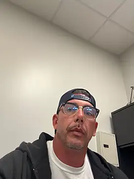 Snapshot of mike_hawks_nice chatting on 09/17/25, 03:35 mike hawks nice online show from 09/17/25, 03:35