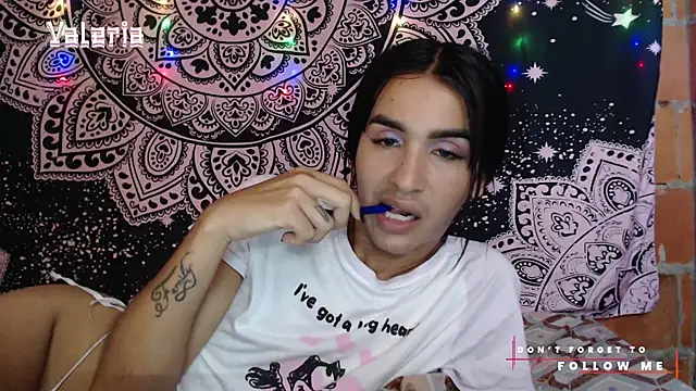 Snapshot of liissa_0 chatting on 11/20/25, 02:17 liissa 0 online show from 11/20/25, 02:17