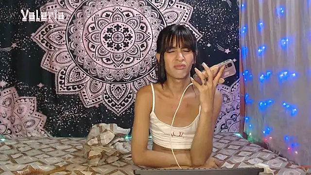 Snapshot of liissa_0 chatting on 12/21/25, 01:24 liissa 0 online show from 12/21/25, 01:24