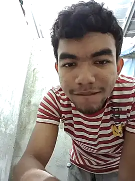 Snapshot of Reynold2608 chatting on 12/26/24, 04:14 Reynold2608 online show from 12/26/24, 04:14