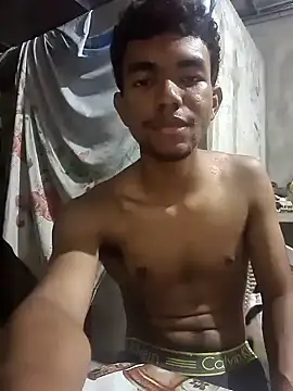 Snapshot of Reynold2608 chatting on 12/28/24, 04:41 Reynold2608 online show from 12/28/24, 04:41